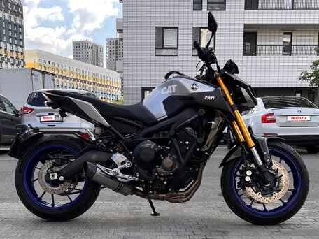 2020 Yamaha MT-09 (FZ-09), серебристый, 900000 рублей, вид 3