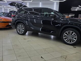 2025 Toyota Highlander IV (XU70), чёрный, 6200000 рублей, вид 5