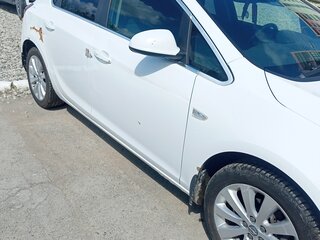 2011 Opel Astra J, белый, 585000 рублей, вид 5