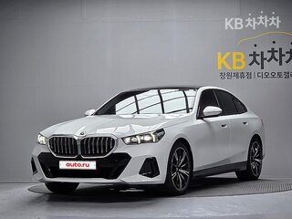 2025 BMW 5 серии 530i xDrive VIII (G60/G61/G68), белый, 7360000 рублей, вид 1