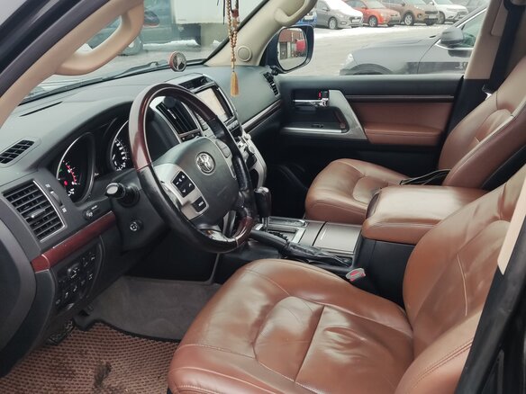 2014 Toyota Land Cruiser 200 Series Рестайлинг 1, чёрный, 4390000 рублей - вид 4