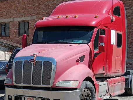 2003 Peterbilt 387, красный, 1900000 рублей, вид 4