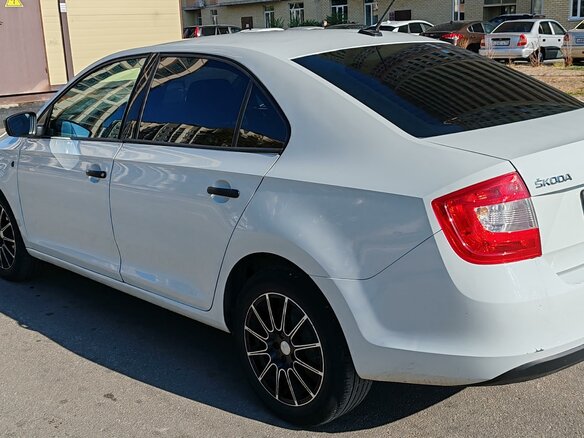 2017 Skoda Rapid I Рестайлинг, белый, 750000 рублей - вид 5