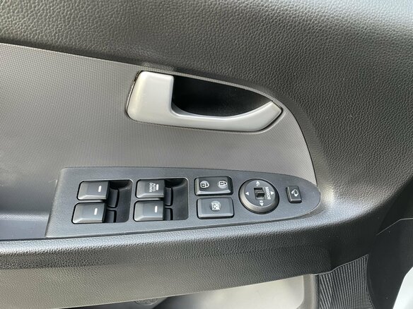 2012 Kia Sportage III, белый, 950000 рублей - вид 11