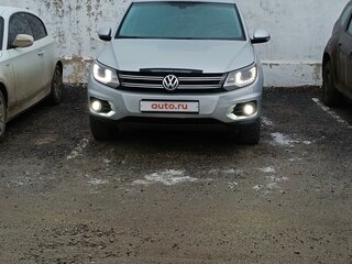 2014 Volkswagen Tiguan I Рестайлинг, серебристый, 1599900 рублей, вид 1