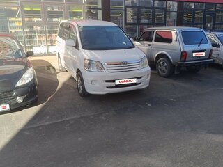 2002 Toyota Noah I (R60), белый, 920000 рублей, вид 4
