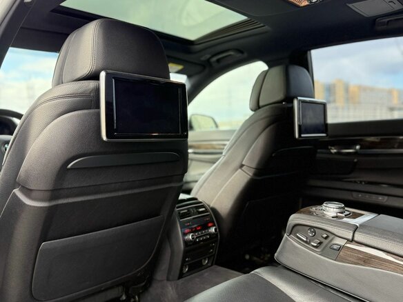 2015 BMW 7 серии Long 740Li xDrive V (F01/F02/F04) Рестайлинг, белый, 2700000 рублей - вид 16