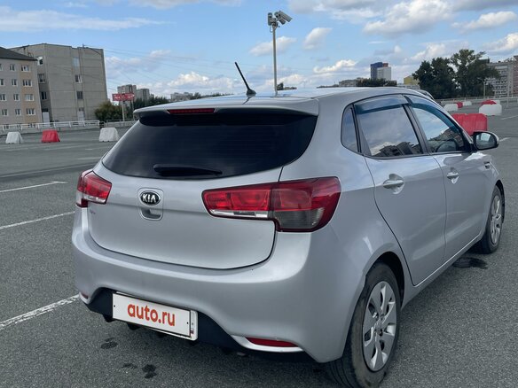 2015 Kia Rio III Рестайлинг, серый, 740000 рублей - вид 7