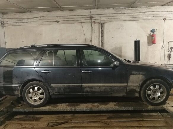 2000 Mercedes-Benz E-Класс 430 II (W210, S210) Рестайлинг, чёрный - вид 4