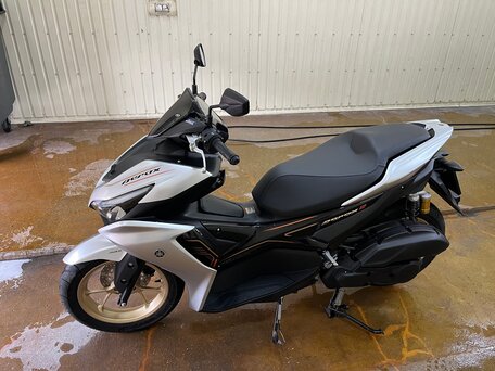 2024 Yamaha Aerox 155, серебристый, 530000 рублей, вид 3