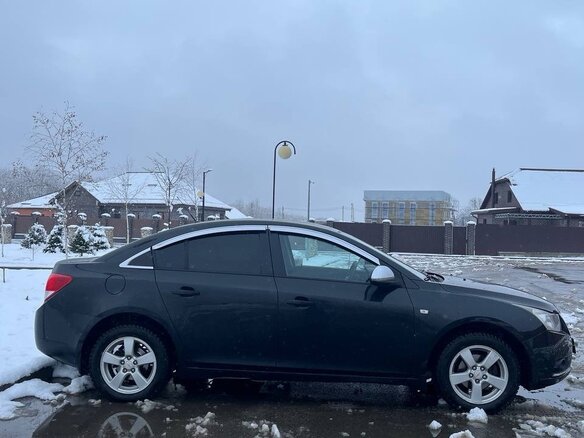 2011 Chevrolet Cruze I, чёрный, 700000 рублей - вид 2