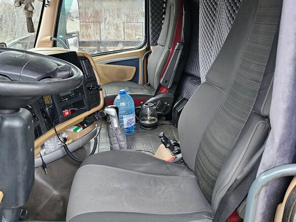 2011 Sinotruk Howo 6X4, чёрный, 2500000 рублей - вид 5