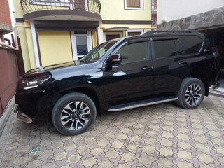 2021 Toyota Land Cruiser Prado 150 Series Рестайлинг 3, чёрный, 9000000 рублей, вид 5