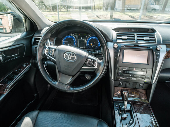 2015 Toyota Camry VII (XV50) Рестайлинг, белый, 2250000 рублей - вид 9