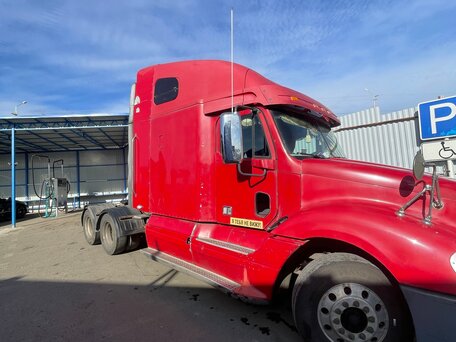 2003 Freightliner Columbia, красный, 1700000 рублей, вид 1