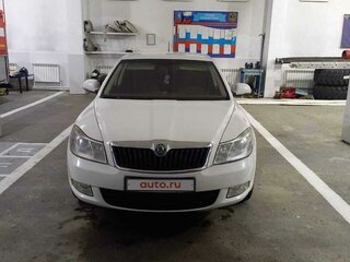 2011 Skoda Octavia II (A5) Рестайлинг, белый, 700000 рублей, вид 1