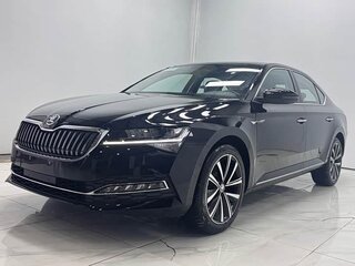 2023 Skoda Superb III Рестайлинг, чёрный, 1850000 рублей, вид 1