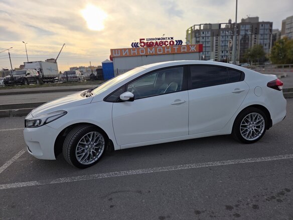 2017 Kia Cerato III Рестайлинг (Classic), белый, 1590000 рублей - вид 18