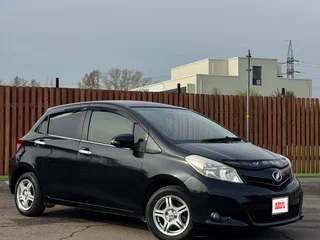 2011 Toyota Vitz III (XP130), чёрный, 540000 рублей, вид 1