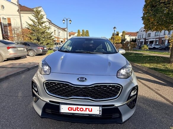 2019 Kia Sportage IV Рестайлинг, серебристый, 2350000 рублей - вид 2