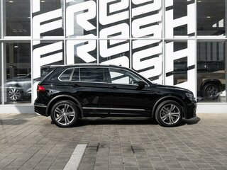 2018 Volkswagen Tiguan II, чёрный, 2730000 рублей, вид 5
