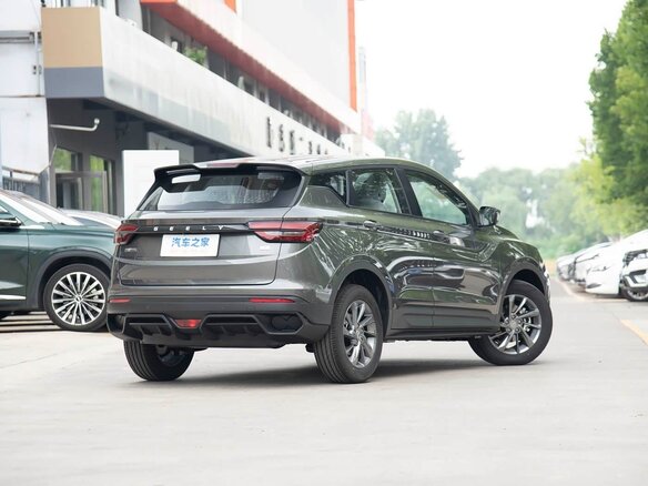 2026 Geely Coolray (Binyue L) I Рестайлинг 2, серый, 1960000 рублей - вид 5
