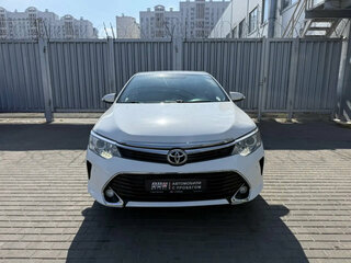 2015 Toyota Camry VII (XV50) Рестайлинг, белый, 1459000 рублей, вид 2
