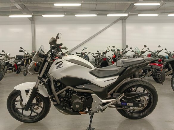 2013 Honda NC 700S, белый, 450000 рублей - вид 3