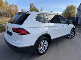 2022 Volkswagen Tiguan Allspace II Рестайлинг, белый, 2342000 рублей, вид 2