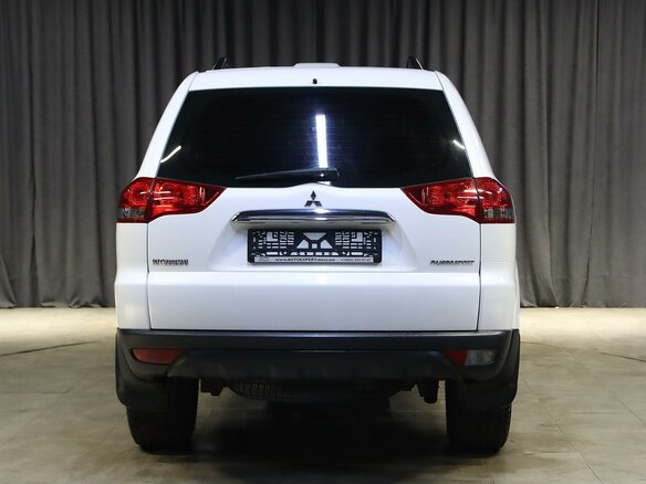 2015 Mitsubishi Pajero Sport II Рестайлинг, белый, 1699000 рублей - вид 12