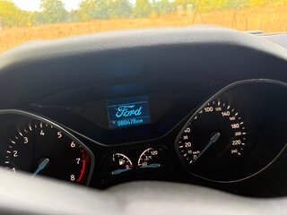 2016 Ford Focus III Рестайлинг, серебристый, 1100000 рублей, вид 2