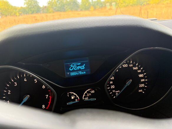 2016 Ford Focus III Рестайлинг, серебристый, 1100000 рублей - вид 3