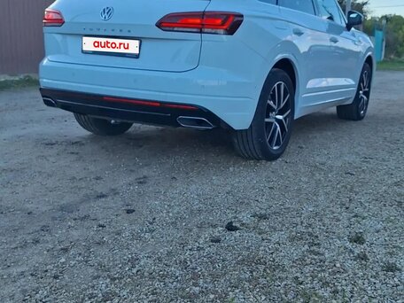 2019 Volkswagen Touareg III, белый, 6500000 рублей, вид 4