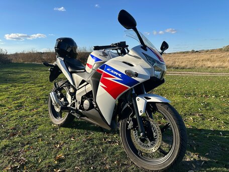 2013 Honda CBR 125R, белый, 340000 рублей, вид 1