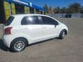 2005 Toyota Vitz II (XP90), белый, 350000 рублей - вид 2