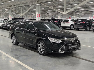 2017 Toyota Camry VII (XV50) Рестайлинг, чёрный, 2690000 рублей, вид 3