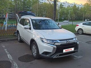 2019 Mitsubishi Outlander III Рестайлинг 3, белый, 2000000 рублей, вид 1