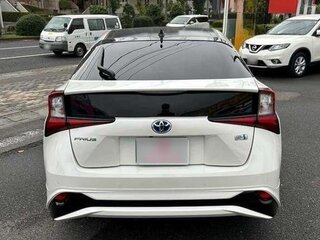 2022 Toyota Prius IV Рестайлинг (XW50), белый, 1584000 рублей, вид 5
