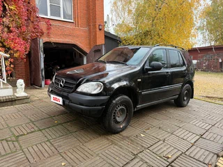 1999 Mercedes-Benz M-Класс 320 I (W163), чёрный, 350000 рублей, вид 2
