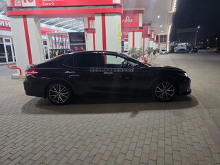 2023 Toyota Camry VIII (XV70) Рестайлинг, чёрный, 2800000 рублей, вид 4