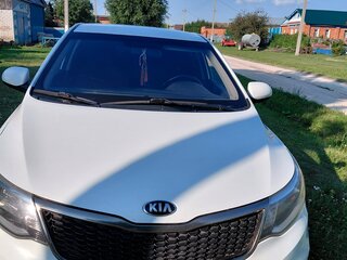 2016 Kia Rio III Рестайлинг, белый, 850000 рублей, вид 1