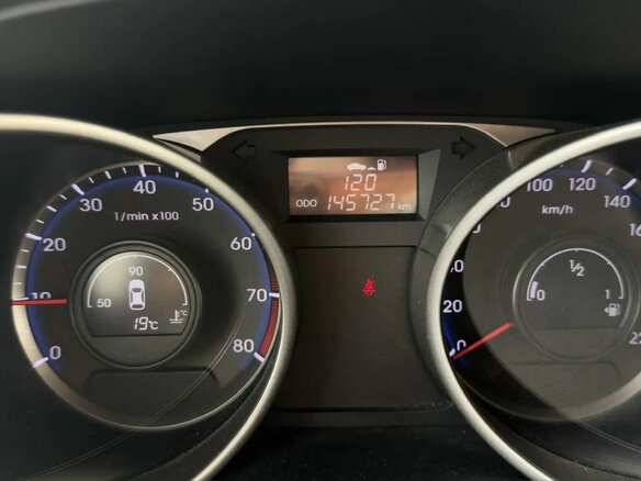 2014 Hyundai ix35 I Рестайлинг, серебристый, 1450000 рублей - вид 12