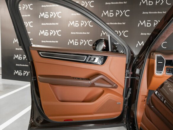 2020 Porsche Cayenne GTS Coupé III, коричневый, 12300000 рублей - вид 8