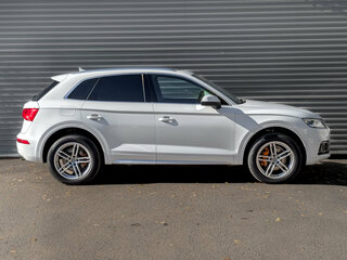 2020 Audi Q5 45 TFSI II (FY), белый, 3685000 рублей, вид 4