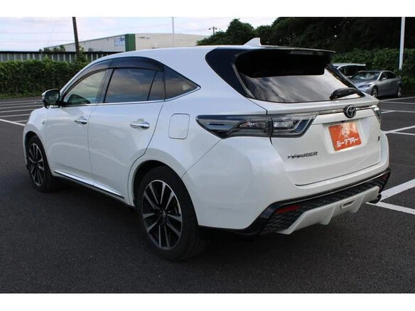 2017 Toyota Harrier III (XU60) Рестайлинг, белый, 2400000 рублей - вид 4