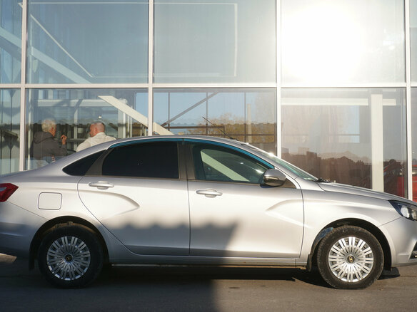 2018 Lada (ВАЗ) Vesta I, серебристый, 939000 рублей - вид 3