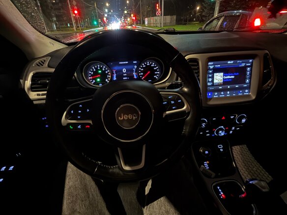 2020 Jeep Compass II, серый, 2400000 рублей - вид 3