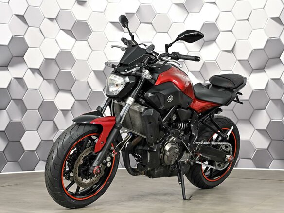 2016 Yamaha MT-07 (FZ-07), красный, 649000 рублей - вид 1
