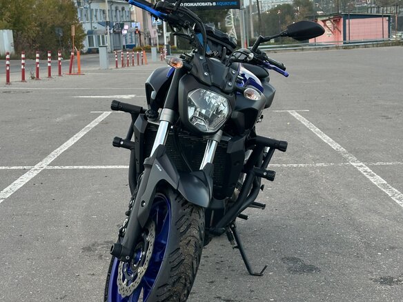 2017 Yamaha MT-07 (FZ-07), синий, 800000 рублей - вид 1