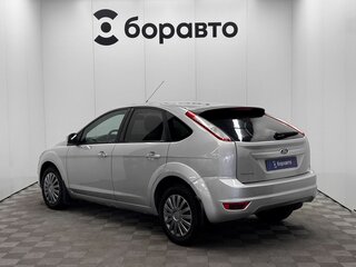 2010 Ford Focus II Рестайлинг, серебристый, 700000 рублей, вид 4